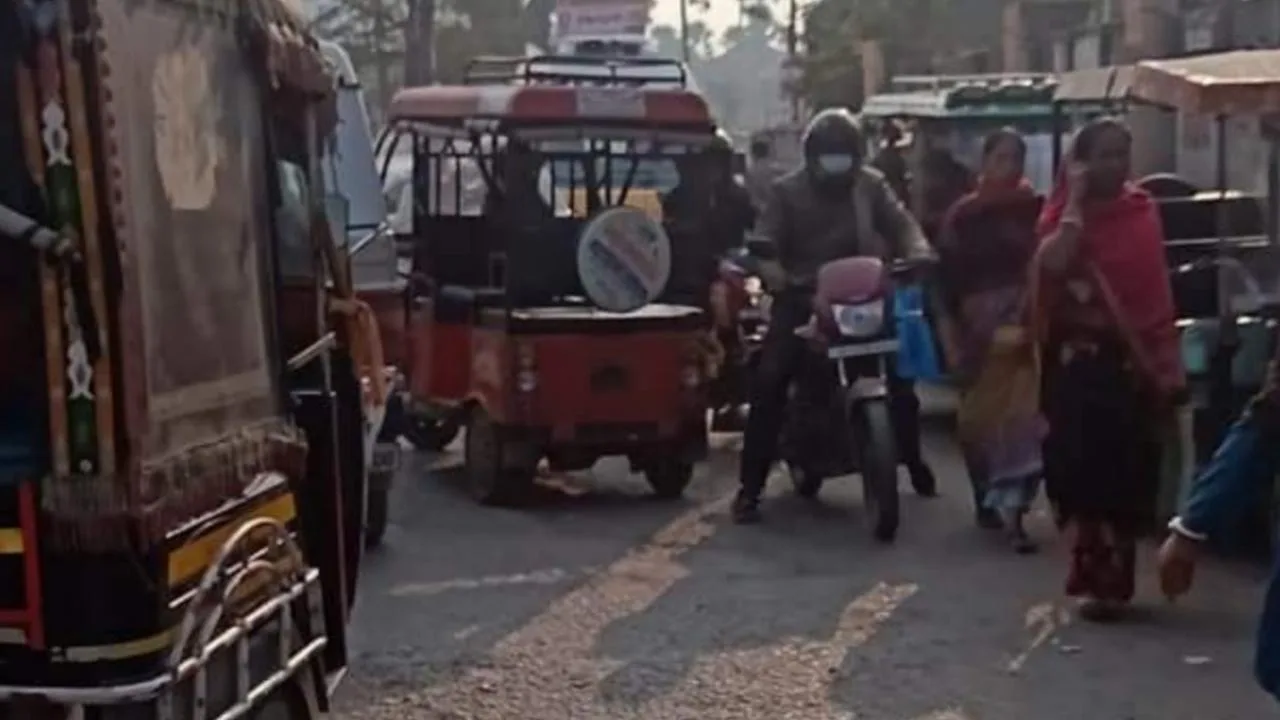 ट्रक की ठोकर से बाइक सवार हुआ घायल